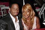 Kendu Issacs and wife Mary J. Blige  at the Rush Philanthropic Arts Foundation 5th. Annual Hamptons Benefit at the Easthampton residence of Russell and Kimora Lee Simmons  on July 24, 2004 in Easthampton, N.Y.   (Photo by Rob Rich/Everett Collection)